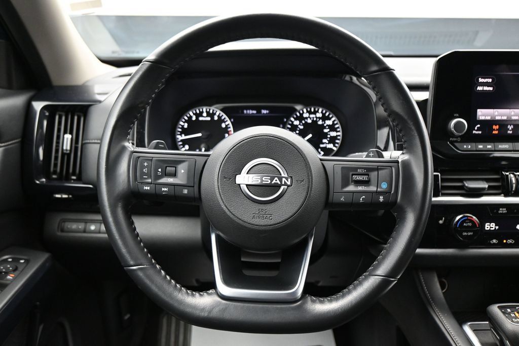 Used 2025 Nissan Pathfinder SV AWD/4WD image 15