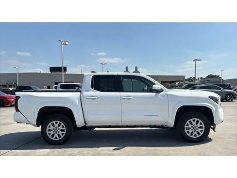 Certified 2024 Toyota Tacoma SR5 AWD/4WD image 6