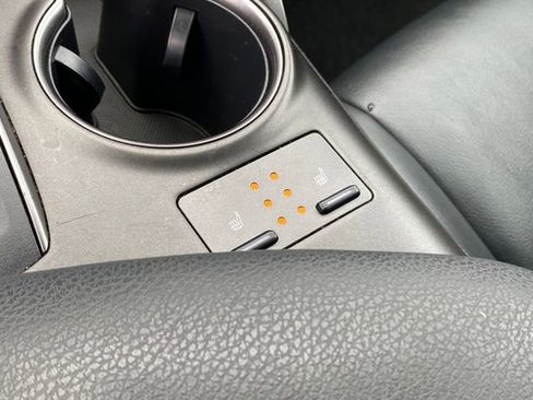 Used 2021 Toyota Camry SE image 11