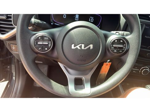 Used 2025 Kia Soul LX w/ LX Technology Package FWD image 22