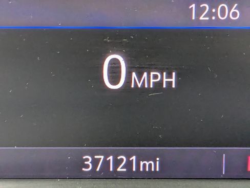 Used 2023 GMC Terrain SLT image 33