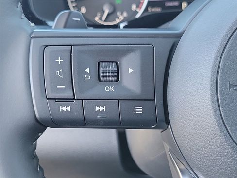 New 2025 Nissan Pathfinder SV image 6