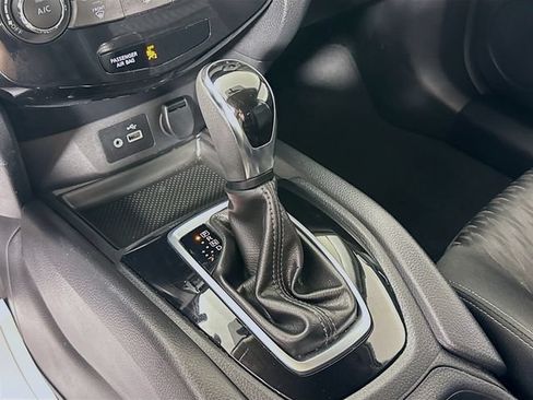Used 2018 Nissan Rogue S AWD/4WD image 20