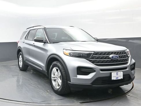 Certified 2022 Ford Explorer XLT AWD/4WD image 2