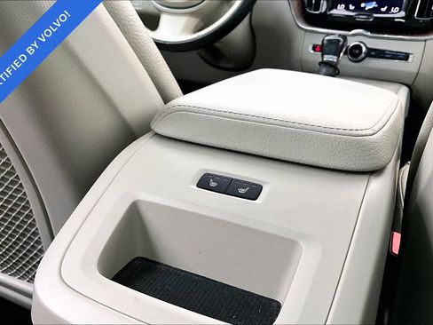 Used 2021 Volvo XC60 T6 Momentum AWD/4WD image 31