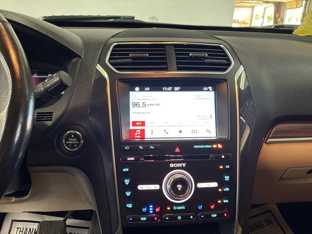 Used 2017 Ford Explorer Limited w/ Equipment Group 301A AWD/4WD image 15