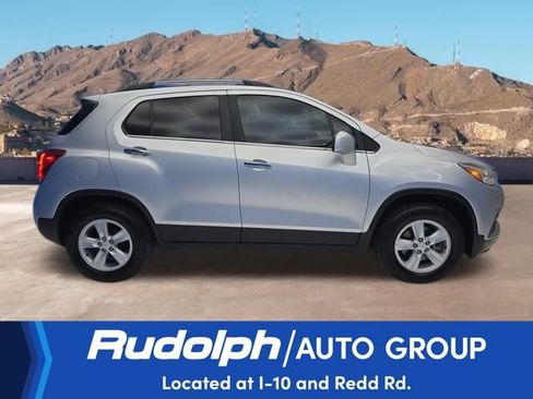 Used 2017 Chevrolet Trax LT w/ LT Convenience Package image 6