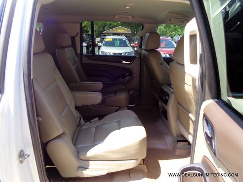 Used 2019 Chevrolet Suburban LT AWD/4WD image 27