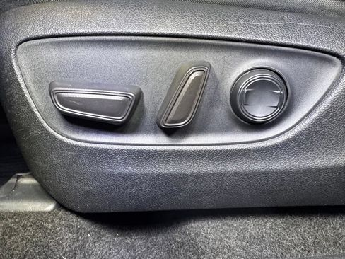 Used 2020 Toyota RAV4 XLE AWD/4WD image 21