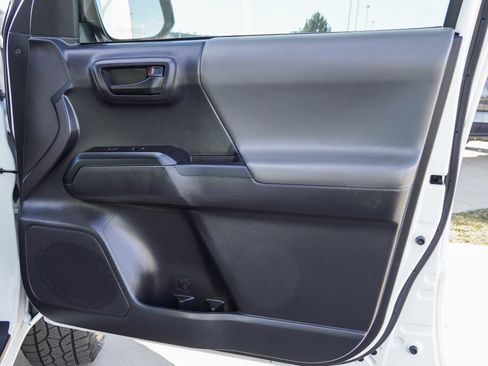 Certified 2022 Toyota Tacoma SR image 27