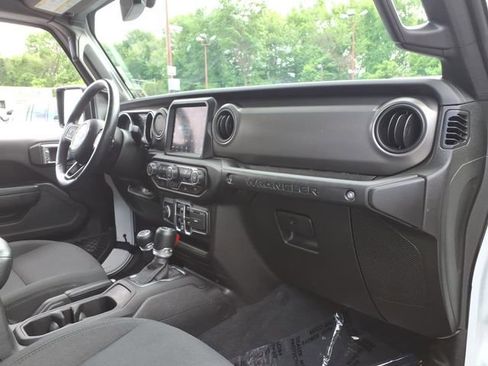 Used 2022 Jeep Wrangler Unlimited Sport AWD/4WD image 12
