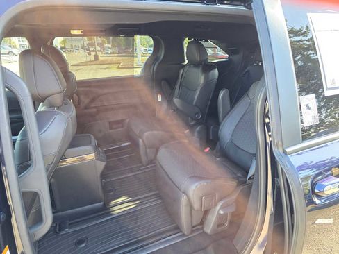 Certified 2025 Toyota Sienna Platinum image 22