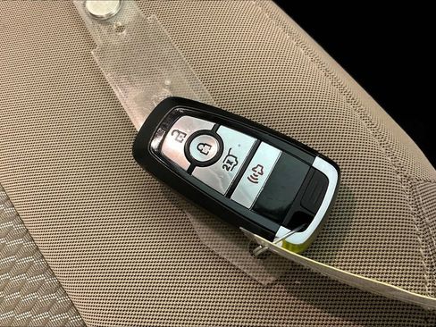 Used 2022 Ford Explorer XLT image 14