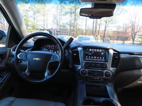 Used 2019 Chevrolet Suburban LT w/ Luxury Package image 28