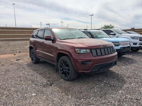 Used 2021 Jeep Grand Cherokee Laredo X image 4