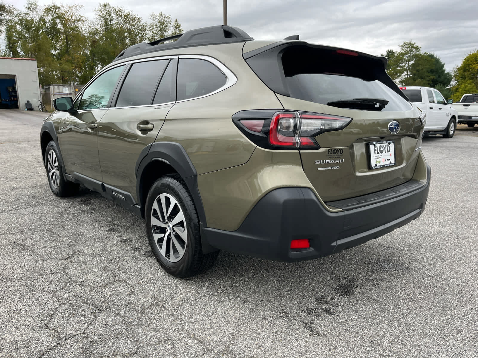 Used 2025 Subaru Outback Premium AWD/4WD image 5