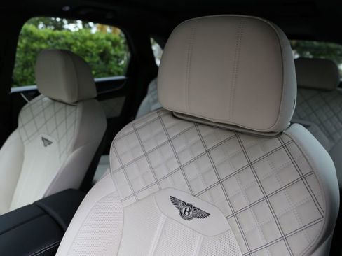 Used 2021 Bentley Bentayga image 39