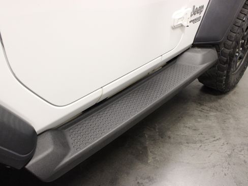 Used 2018 Jeep Wrangler Sport AWD/4WD image 10