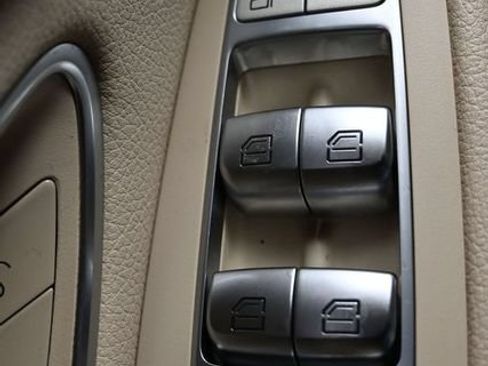 Used 2019 Mercedes-Benz GLC 300 4MATIC w/ Premium Package image 25