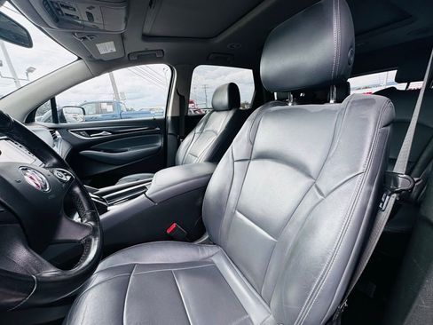 Used 2021 Buick Enclave Essence image 9