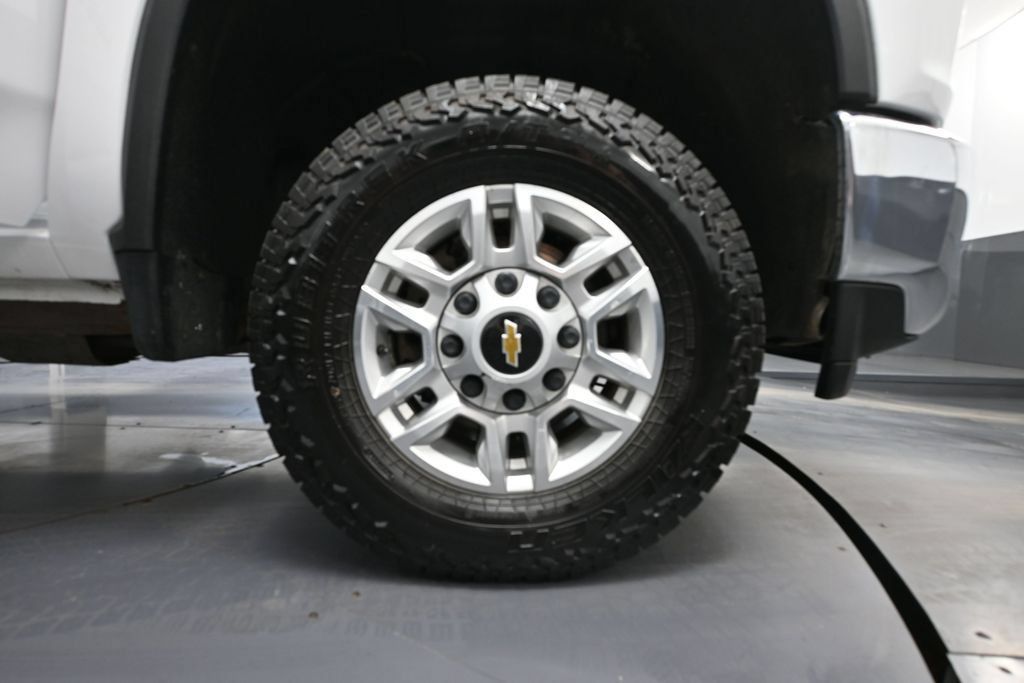 Used 2022 Chevrolet Silverado 2500 LT AWD/4WD image 12