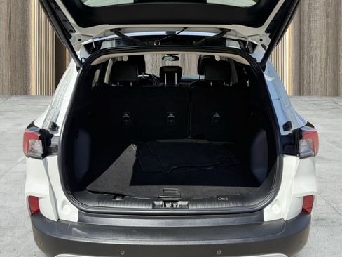 Used 2020 Ford Escape Titanium image 17