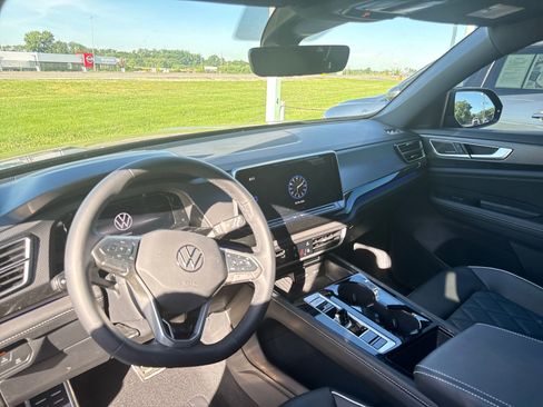 Used 2025 Volkswagen Atlas Cross Sport SEL Premium R-Line AWD/4WD image 12