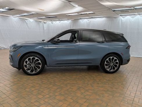 Used 2025 Lincoln Nautilus Reserve AWD/4WD image 5