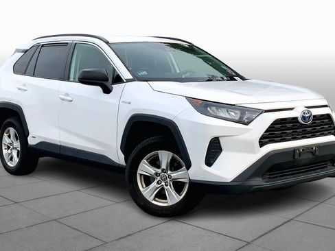Used 2021 Toyota RAV4 LE image 3