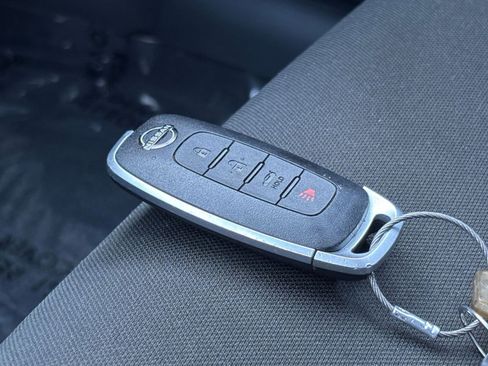 Used 2025 Nissan Versa SV FWD image 21