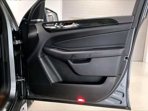 Used 2018 Mercedes-Benz GLS 450 4MATIC image 26