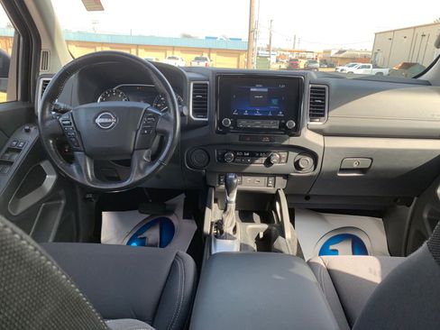 Used 2022 Nissan Frontier SV image 24
