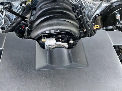 Used 2018 Chevrolet Suburban Premier AWD/4WD image 30
