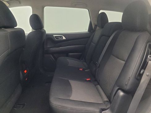 Used 2019 Nissan Pathfinder S image 18