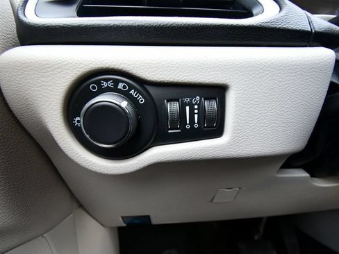 Used 2024 Chrysler Voyager LX FWD image 20