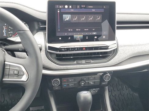 Used 2023 Jeep Compass Latitude image 14