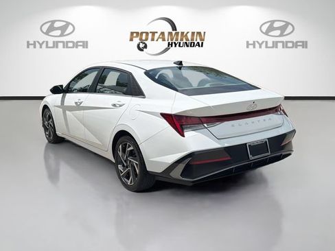 Used 2024 Hyundai Elantra SEL w/ Convenience Package FWD image 7