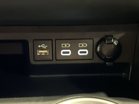 Used 2023 Toyota Highlander XLE image 34