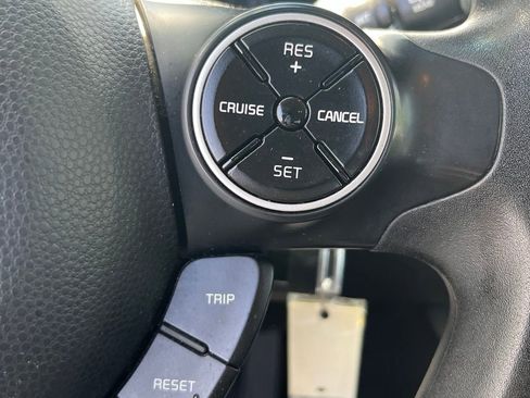 Used 2016 Kia Soul + FWD image 21