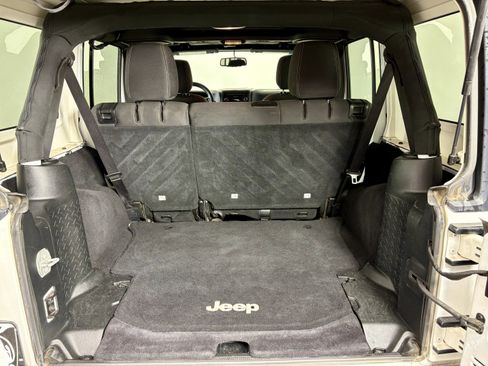 Used 2017 Jeep Wrangler Unlimited Sahara image 21