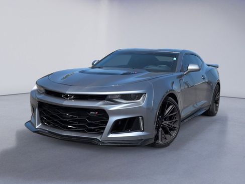 Used 2021 Chevrolet Camaro ZL1 RWD image 2