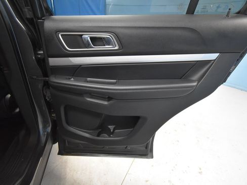 Used 2017 Ford Explorer XLT AWD/4WD image 26