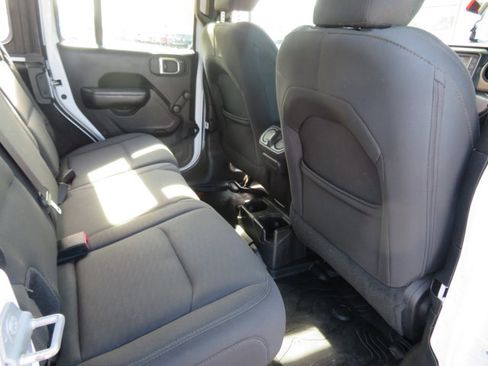 Used 2019 Jeep Wrangler Unlimited Sport image 18