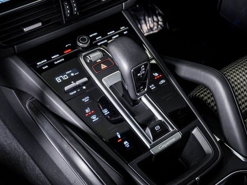 Used 2022 Porsche Cayenne Turbo image 24