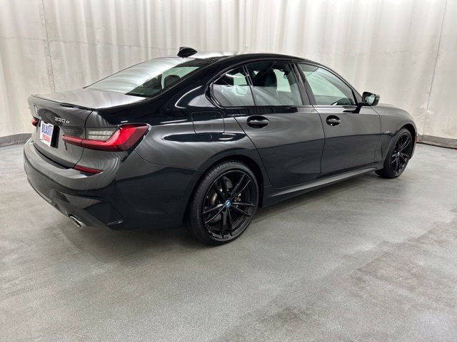 Used 2022 BMW 330e xDrive w/ M Sport Package AWD/4WD image 4