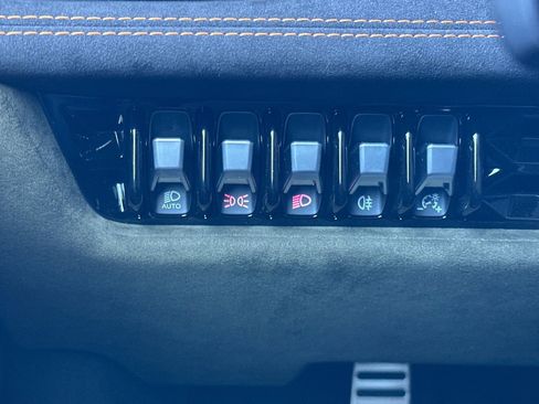 Used 2024 Lamborghini Huracan Sterrato image 33