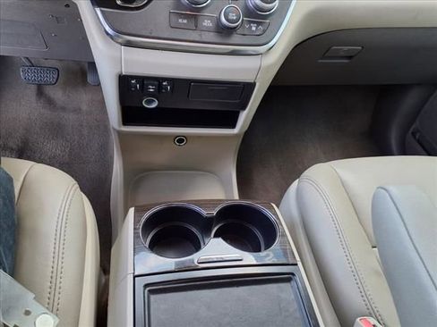 Used 2018 Toyota Sienna XLE image 16