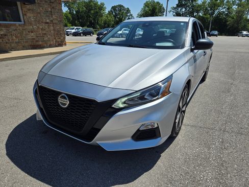 Used 2022 Nissan Altima 2.5 SV image 1