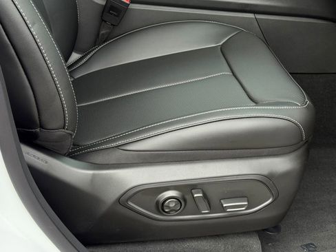 New 2025 Jeep Grand Cherokee L Limited w/ Luxury Tech Group II image 9