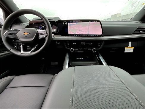 New 2025 Chevrolet Suburban Premier image 10